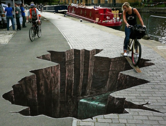 Via http://www.digitalbusstop.com/15-amazing-street-art-photos/